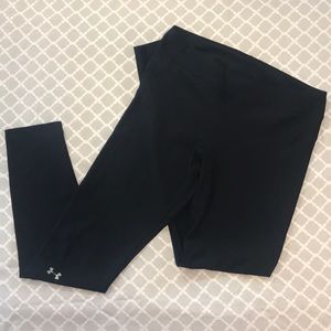 UNDER ARMOUR “HEATGEAR” black compression leggings
